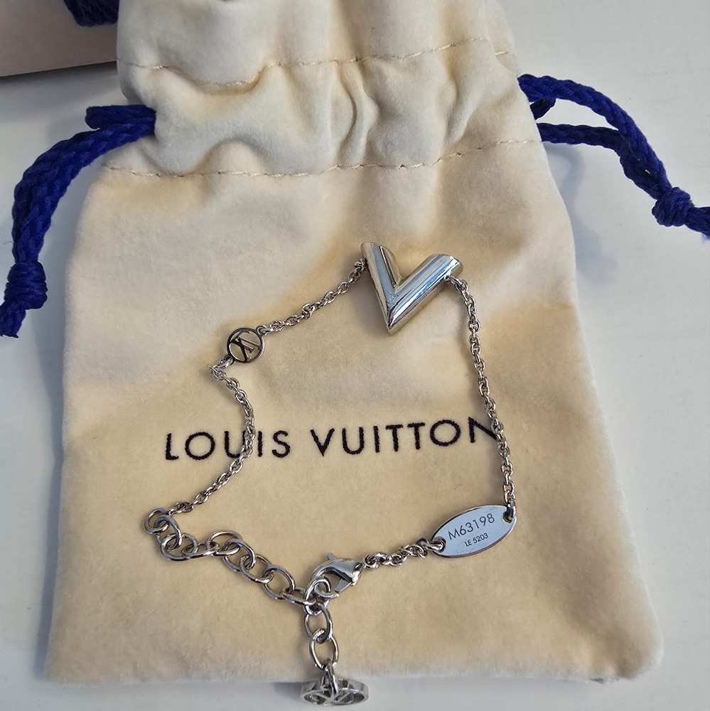 Louis Vuitton Essential V Silver Chain Bracelet